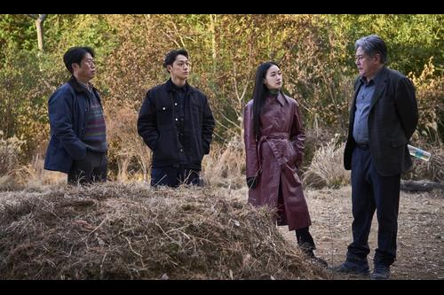 Review phim - Exhuma: Quật mộ trùng ma - Phim kinh dị đáng xem nhất của xứ Hàn Quốc ?