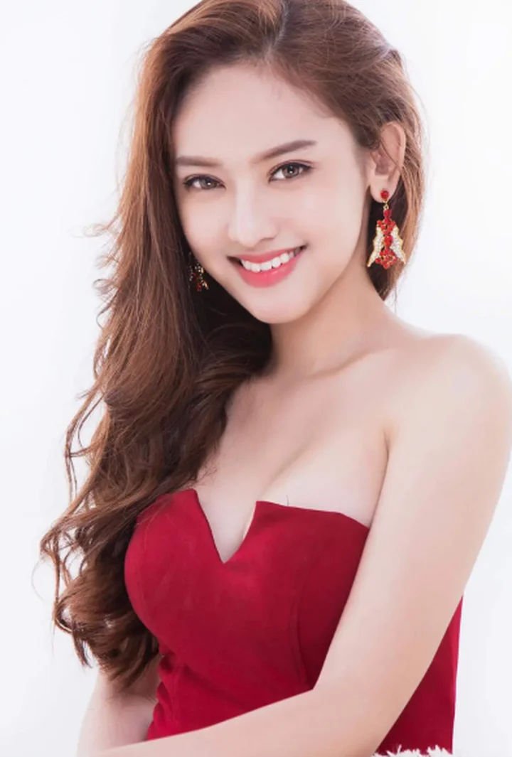 Review Thuý Vi hot girl tai tiếng với loạt scandal khủng