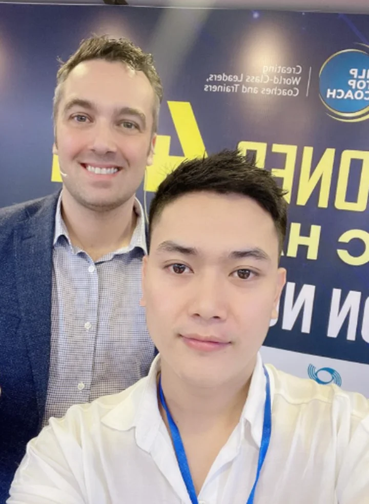 Chiến Nguyễn là ai? - chủ thương hiệu 1900 Hair Salon và lùm xùm ăn chặn tóc của bệnh nhân ung thư