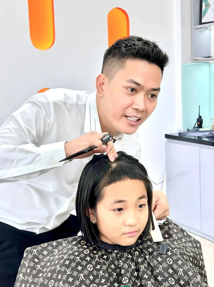 Chiến Nguyễn là ai? - chủ thương hiệu 1900 Hair Salon và lùm xùm ăn chặn tóc của bệnh nhân ung thư