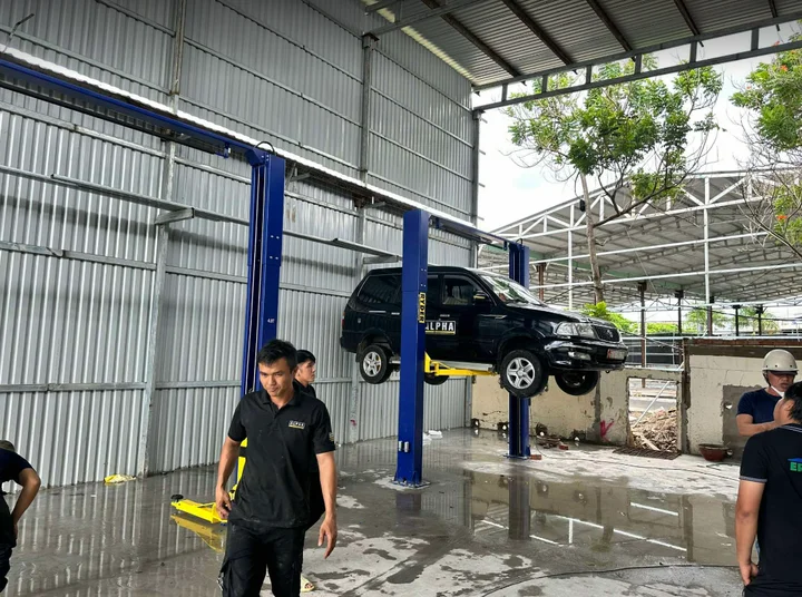 Cầu nâng 2 trụ sửa chữa ô tô - Địa chỉ đặt mua uy tín giá tốt nhất