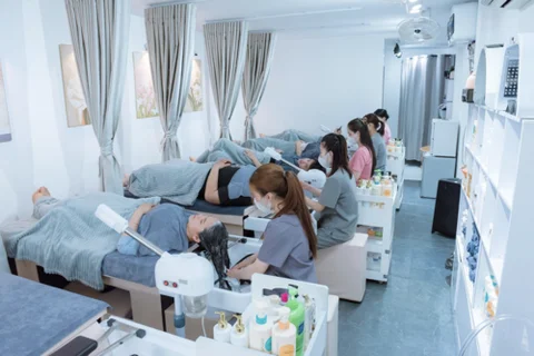 Review Tâm Uyên Beauty - Trải Nghiệm Uốn Mi và Gội Đầu Dưỡng Sinh tại Huế