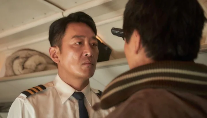 Review Phim Vây Hãm Trên Không - Một Chuyến Bay Đầy Kịch Tính