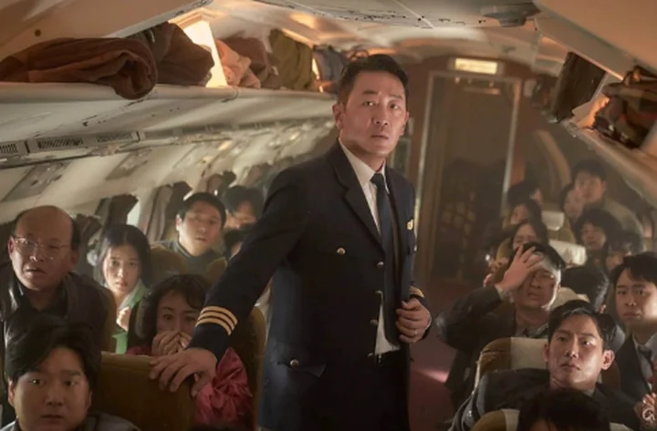 Review Phim Vây Hãm Trên Không - Một Chuyến Bay Đầy Kịch Tính