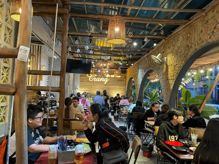 Bánh ép Trang - món ăn vặt độc đáo ở Huế không nên bỏ qua