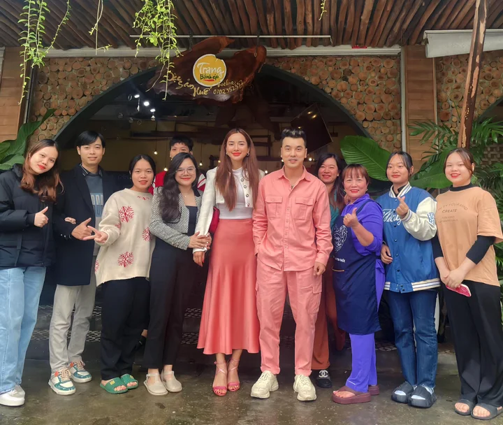 Bánh ép Trang - món ăn vặt độc đáo ở Huế không nên bỏ qua