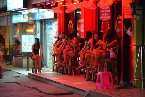 Review trải nghiệm tởn đến già khi một lần lỡ dại đến phố đèn đỏ