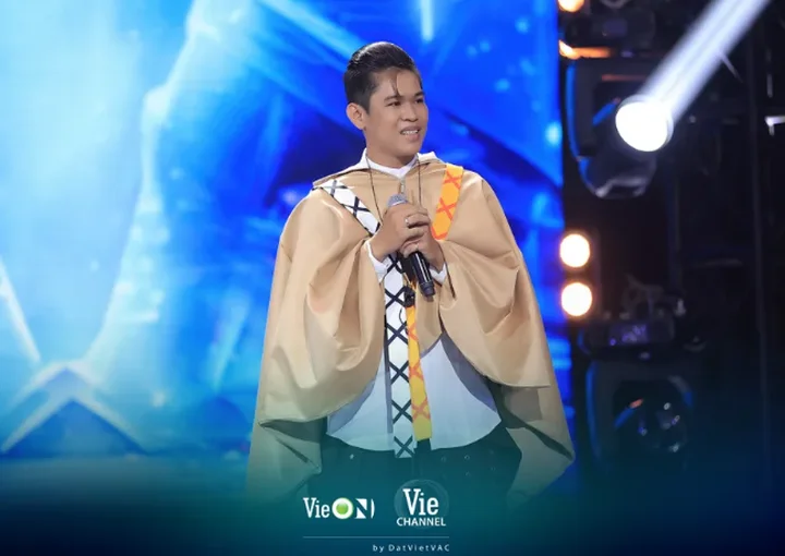 Long Nón Lá - Rapper trẻ tài năng mắc bệnh ung thư quái ác - Review