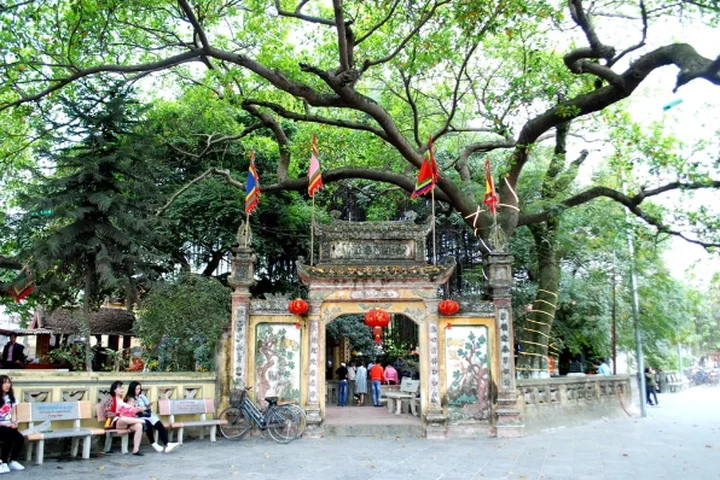 Review Đền Cùng - Giếng Ngọc, điểm hành hương không thể bỏ qua dịp đầu xuân.