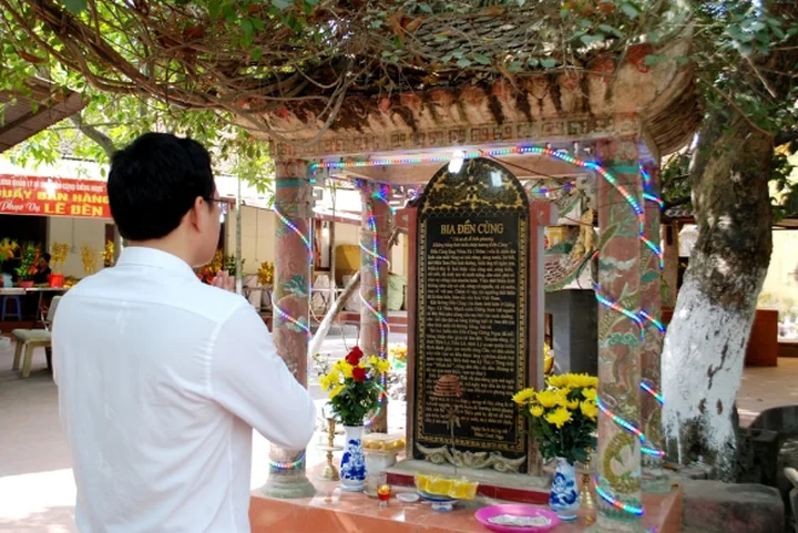 Review Đền Cùng - Giếng Ngọc, điểm hành hương không thể bỏ qua dịp đầu xuân.