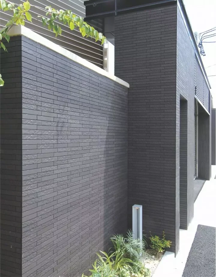 Review gạch Inax chính hãng của công ty LFC