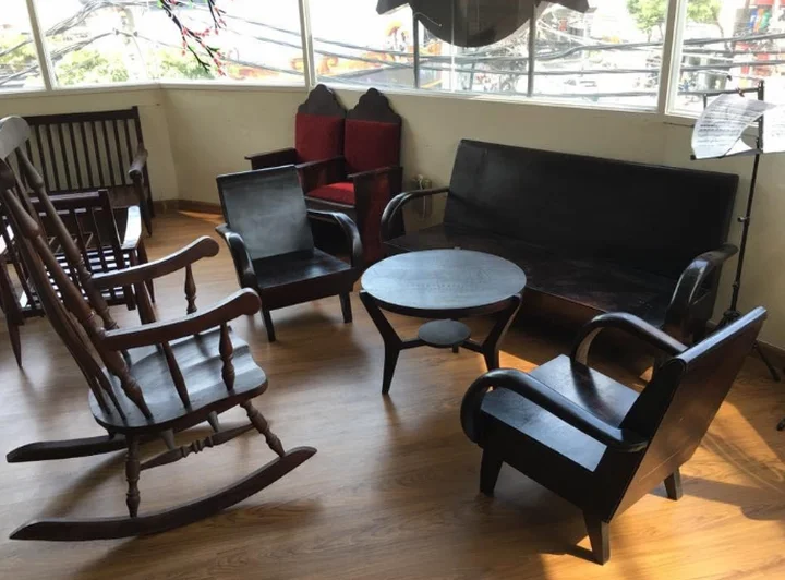 Dịch vụ thu mua bàn ghế cũ tận nơi uy tín TP HCM