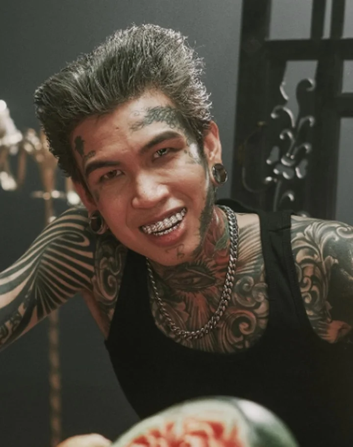 Dế Choắt liên tục đăng story và bình luận gay gắt - chuyện gì đang xảy ra với quán quân Rap Việt?