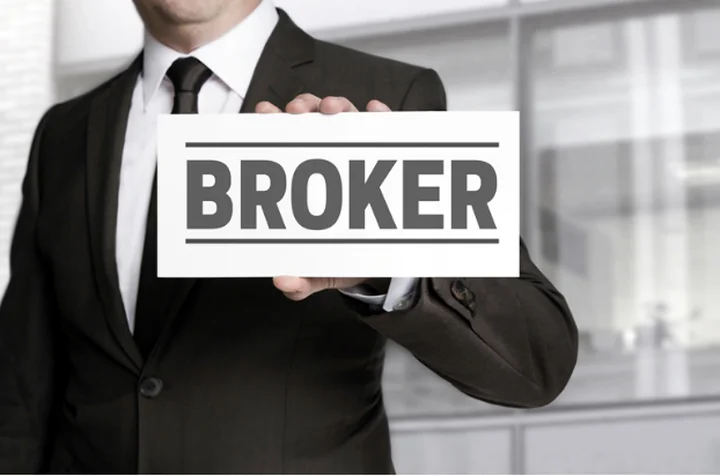 Trader mất phương hướng giữa hàng trăm broker: Khi niềm tin trở thành “tài sản giao dịch” quý nhất