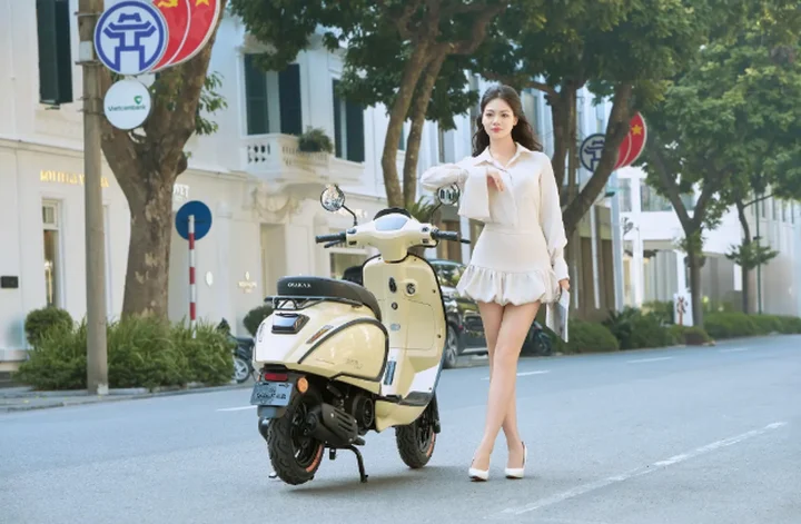 Có nên cho con cầm lái xe máy 50cc đến trường không?