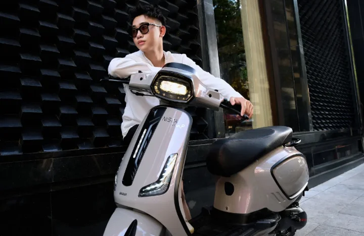 Có nên cho con cầm lái xe máy 50cc đến trường không?