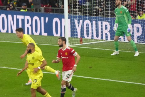 MU 5-2 Ipswich: Bruno Fernandes Hat-Trick, Carrick Có 3 Điểm Đầu Tiên