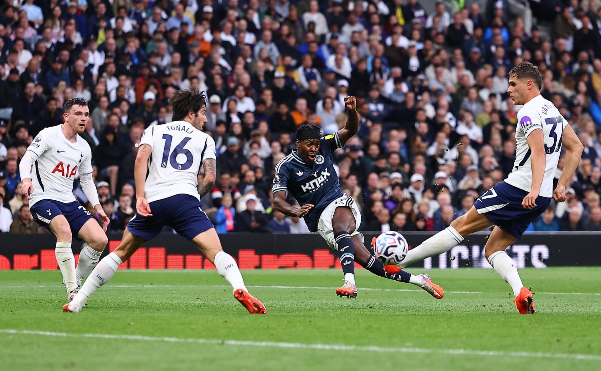 Tottenham 0-2 Newcastle: Elanga, Wissa Và Cú Sốc Của De Zerbi