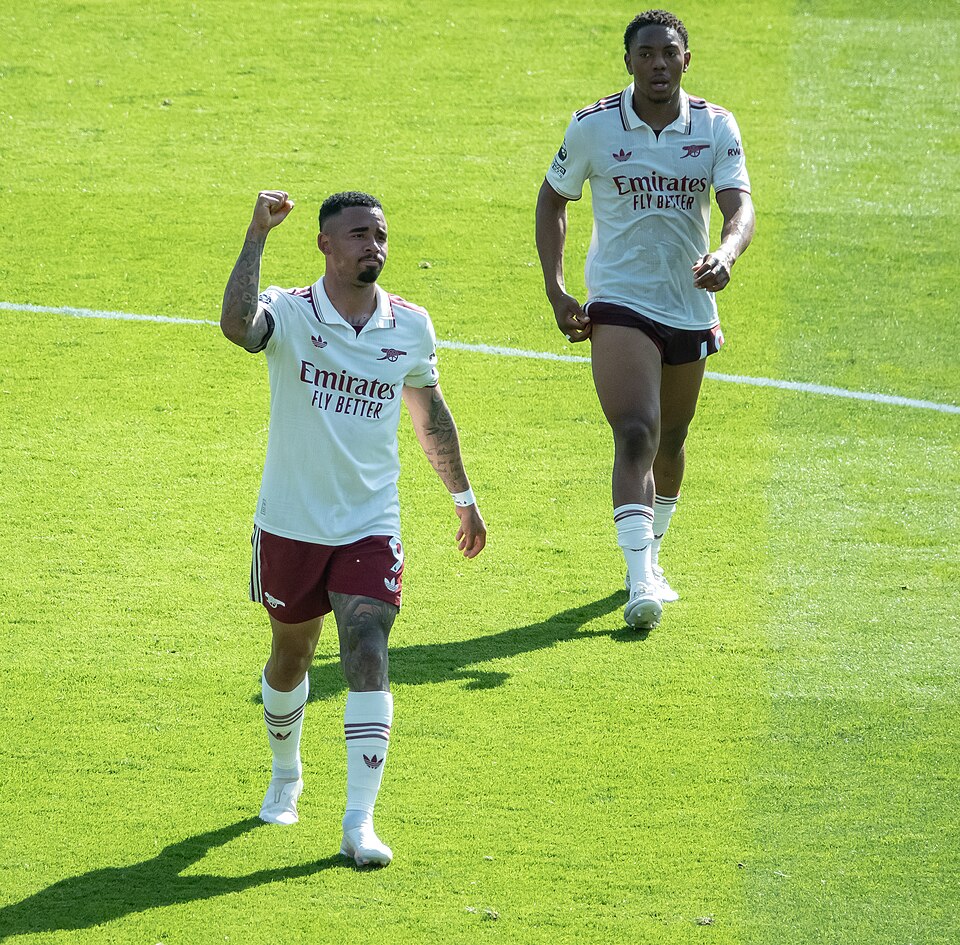 Gabriel Jesus trong màu áo Arsenal trước khi chuyển sang Barcelona