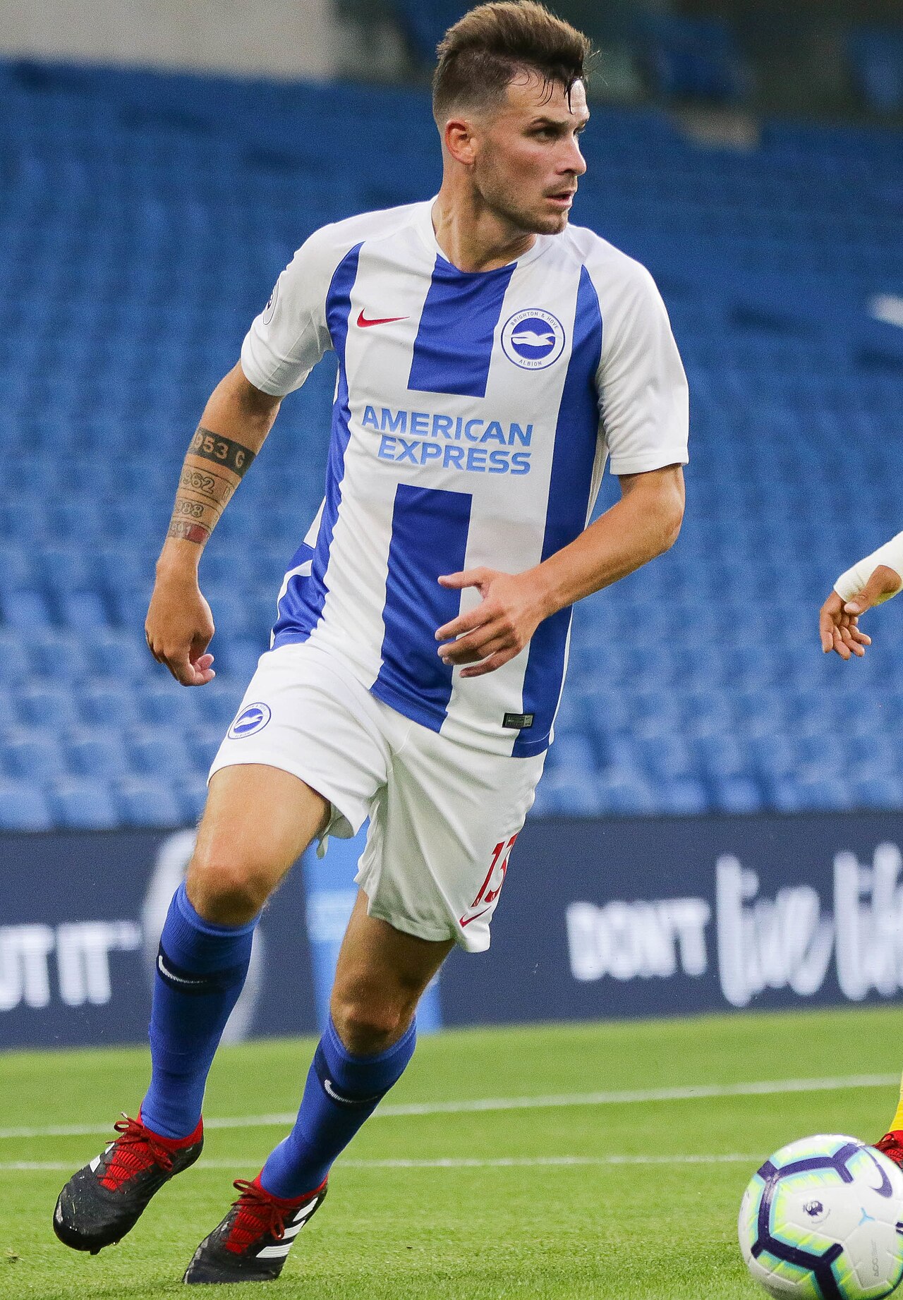 Pascal Gross ghi bàn cho Brighton