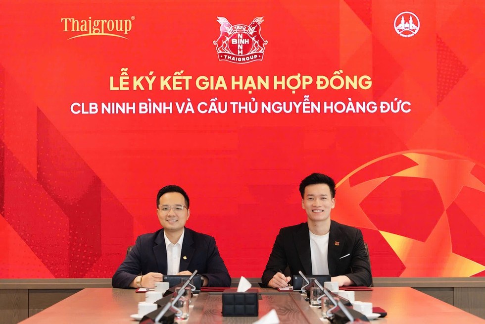 Lễ ký kết gia hạn hợp đồng giữa CLB Ninh Bình và tiền vệ Nguyễn Hoàng Đức ngày 3/9/2026