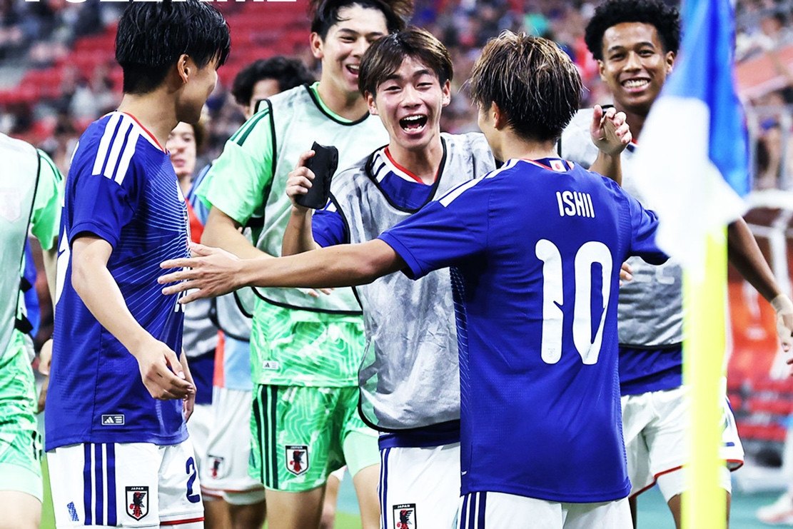 Các cầu thủ U23 Nhật Bản ăn mừng bàn thắng của Hisatsugu Ishii vào lưới U23 Thái Lan