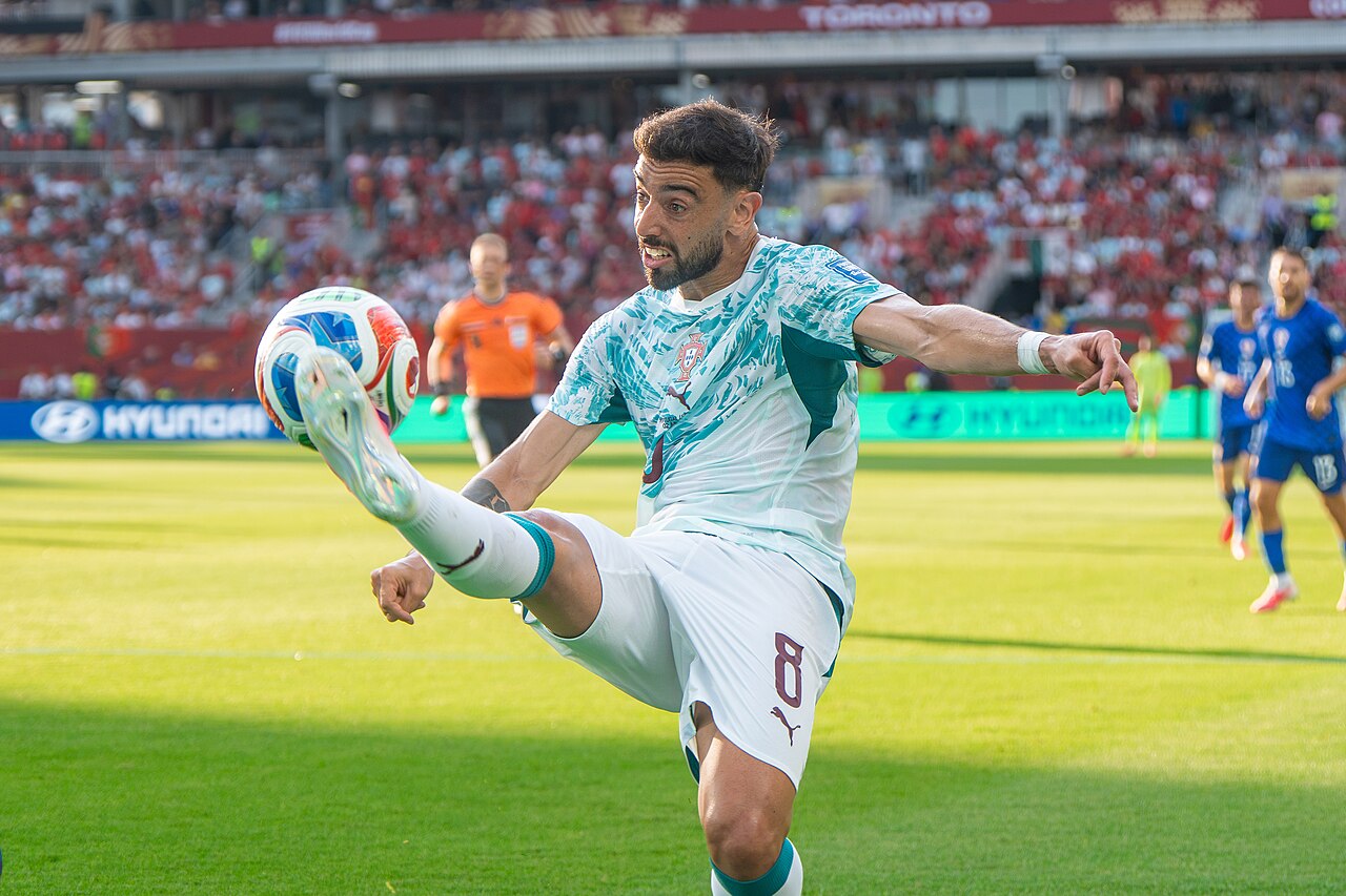Bruno Fernandes trong màu áo tuyển Bồ Đào Nha