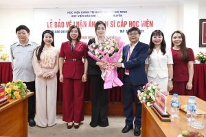 Hoa Hậu Nguyễn Thị Huyền Nhận Bằng Tiến Sĩ Báo Chí Ở Tuổi 41