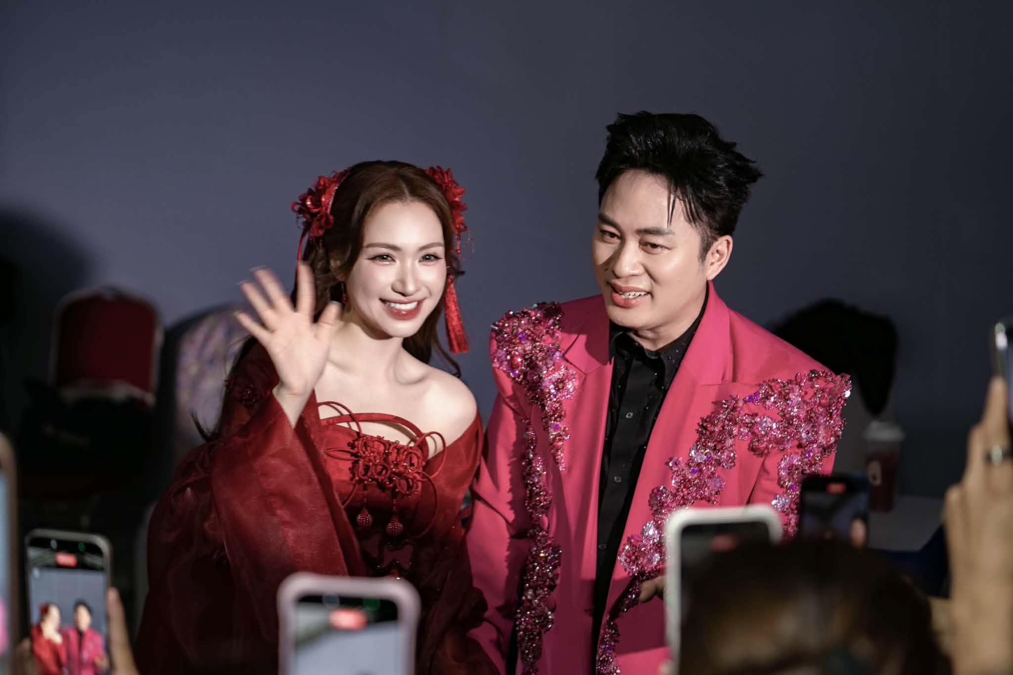 Hòa Minzy và Tùng Dương tại buổi công bố concert Bay về phía mặt trời