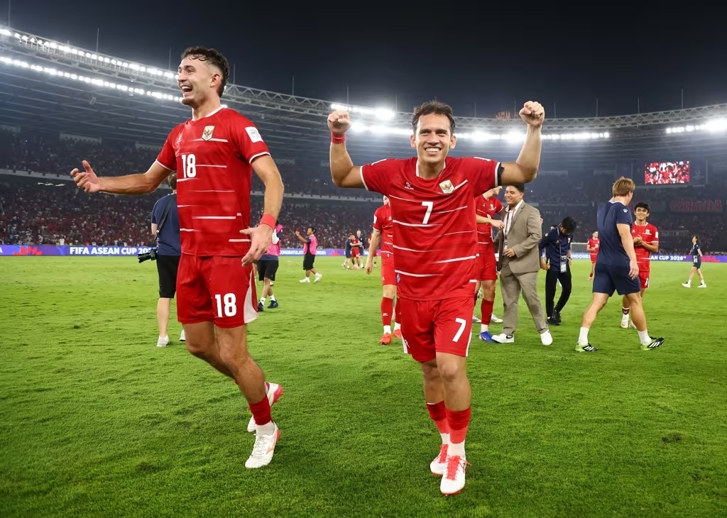 Cầu thủ Indonesia ăn mừng chức vô địch FIFA ASEAN Cup 2026 trên sân Gelora Bung Karno