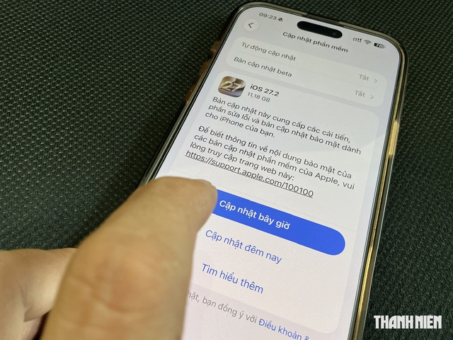 Màn hình Cập nhật phần mềm trên iPhone hiển thị iOS 27.2 dung lượng 11,18 GB và nút Cập nhật bây giờ