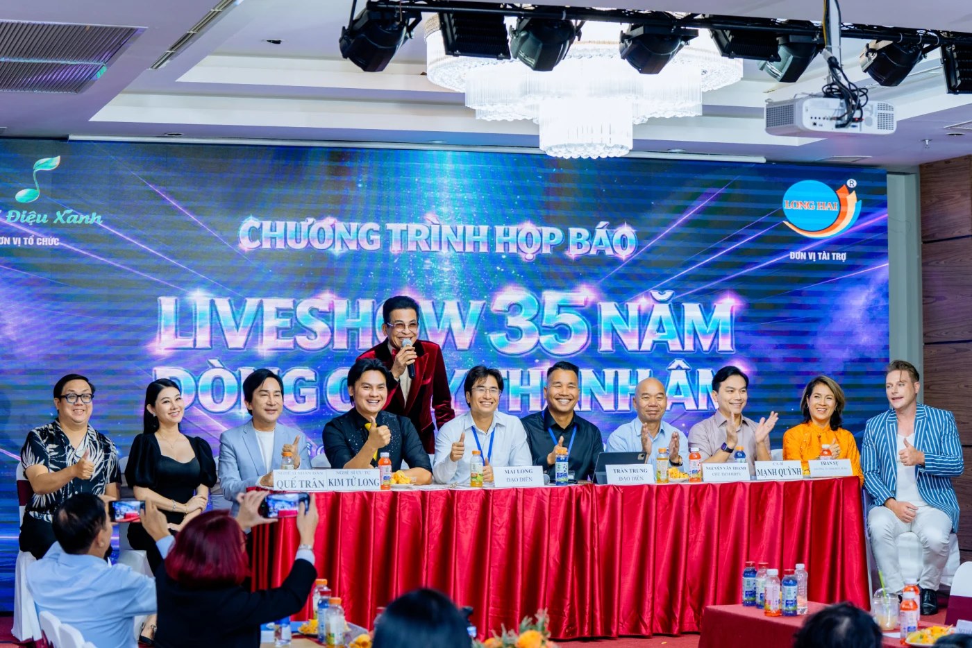 Kim Tiểu Long cùng dàn nghệ sĩ tại họp báo liveshow 35 năm Dòng chảy thanh âm