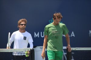 Medvedev Vô Địch Almaty Open: Ngược Dòng Basilashvili, Cúp 25