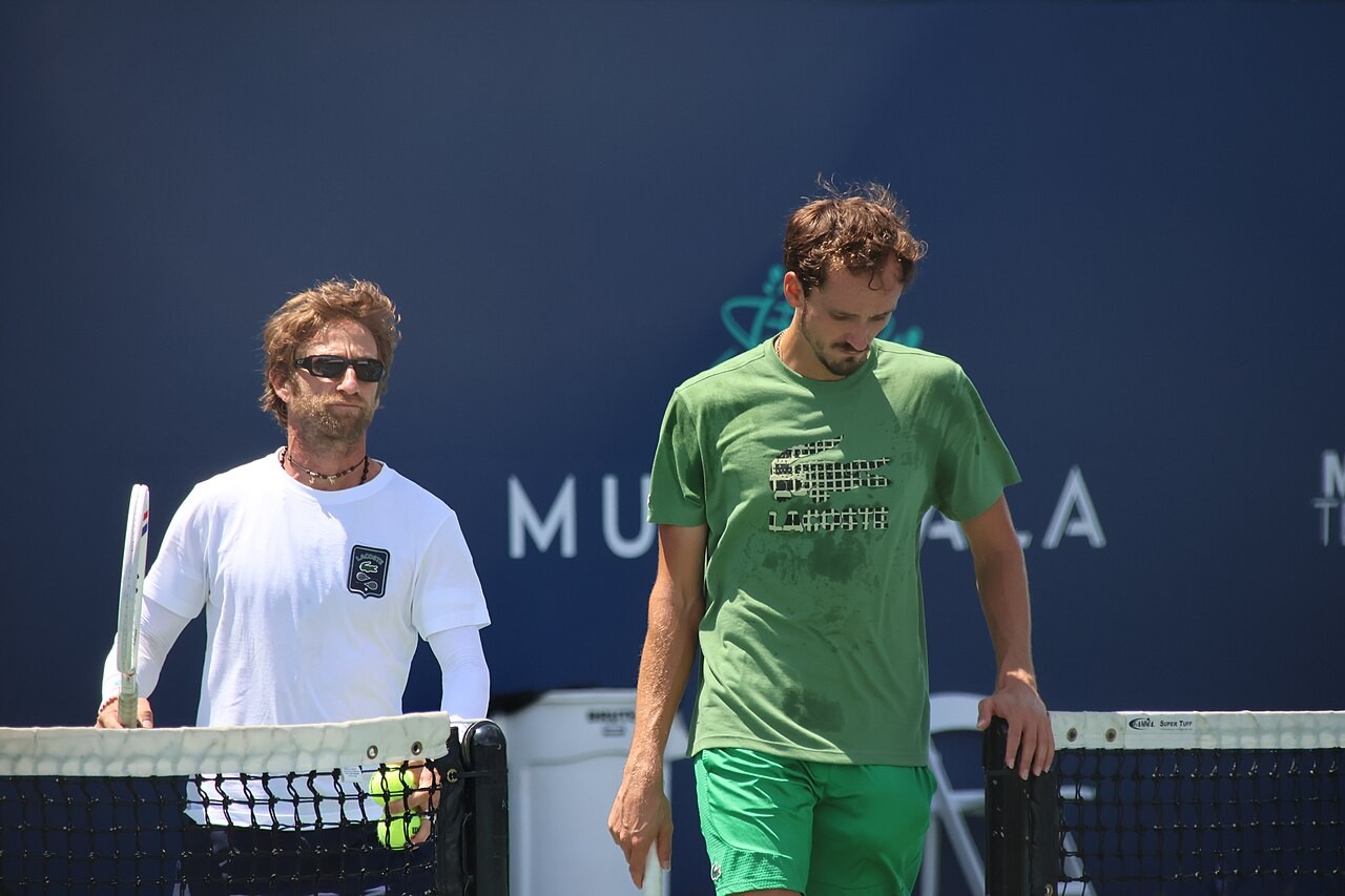 Medvedev Vô Địch Almaty Open: Ngược Dòng Basilashvili, Cúp 25