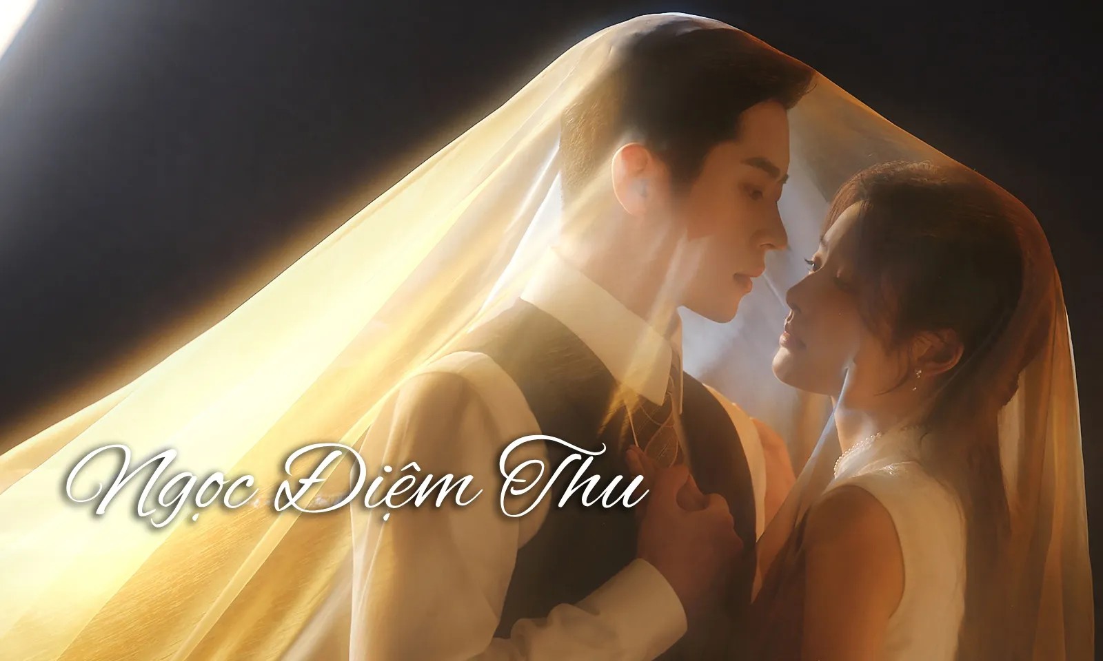 Thừa Lỗi và Từ Nhược Hàm trong cảnh trên thuyền của phim Ngọc Điệm Thu