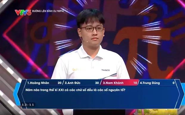 Đoàn Lê Anh Đức tại vị trí thi đấu trận tháng 3 quý IV Olympia 26