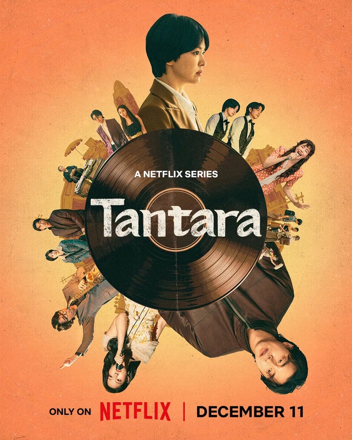 Poster Tantara với Song Hye Kyo đứng trên chiếc đĩa than lớn, các nhân vật xếp vòng quanh trên nền cam