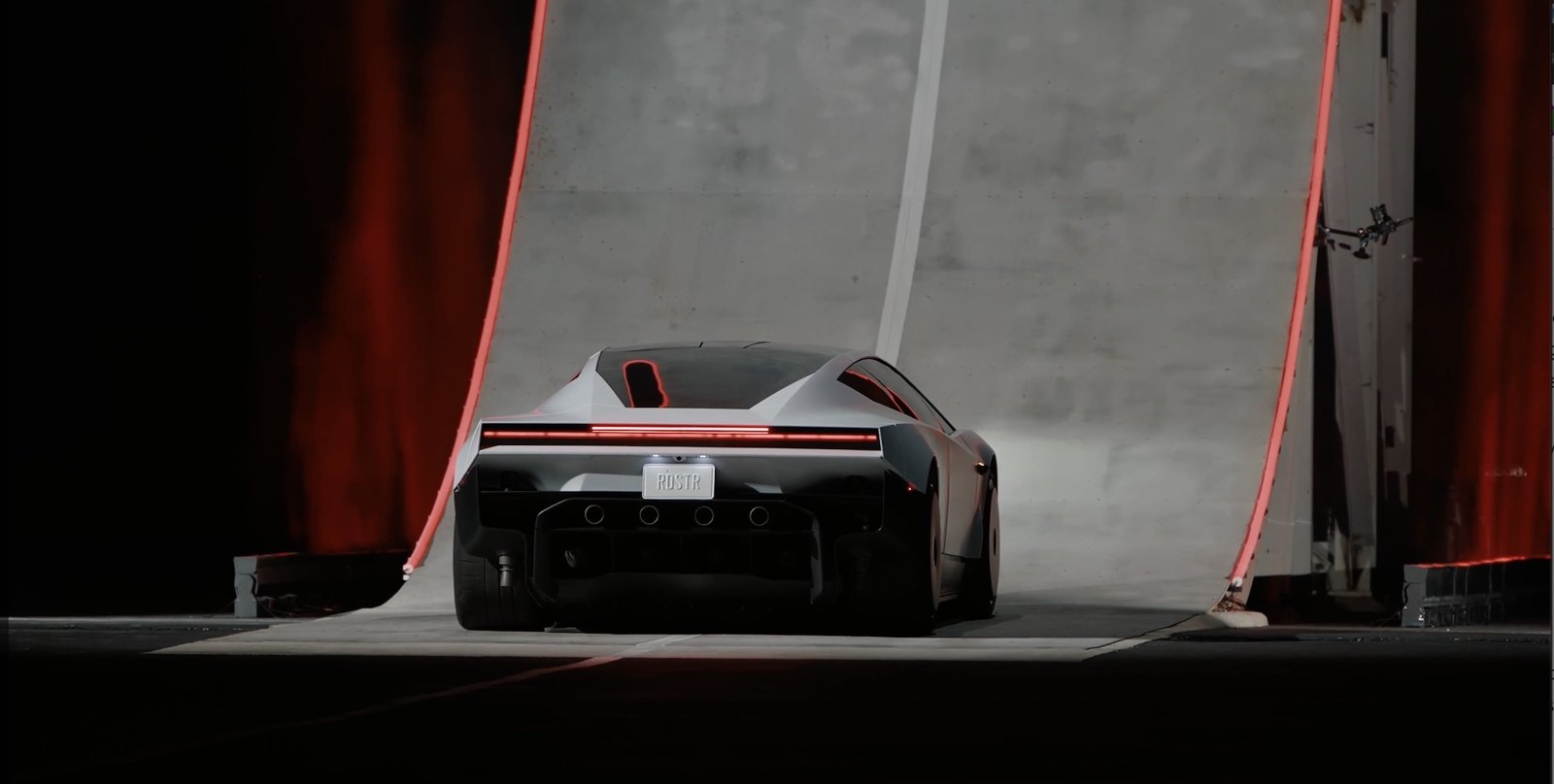Tesla Roadster thế hệ hai leo dốc dựng ngược trong buổi ra mắt tại Texas
