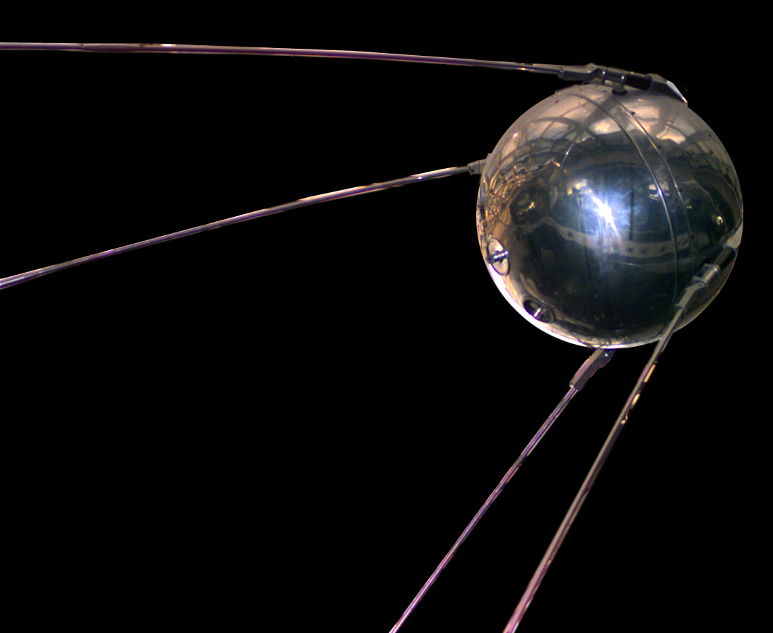 Mô hình vệ tinh Sputnik 1 với bốn ăng-ten dài